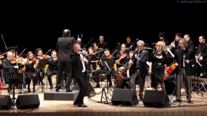 Enzo-Iacchetti-e-Orchestra-Magna-Grecia-ok-1